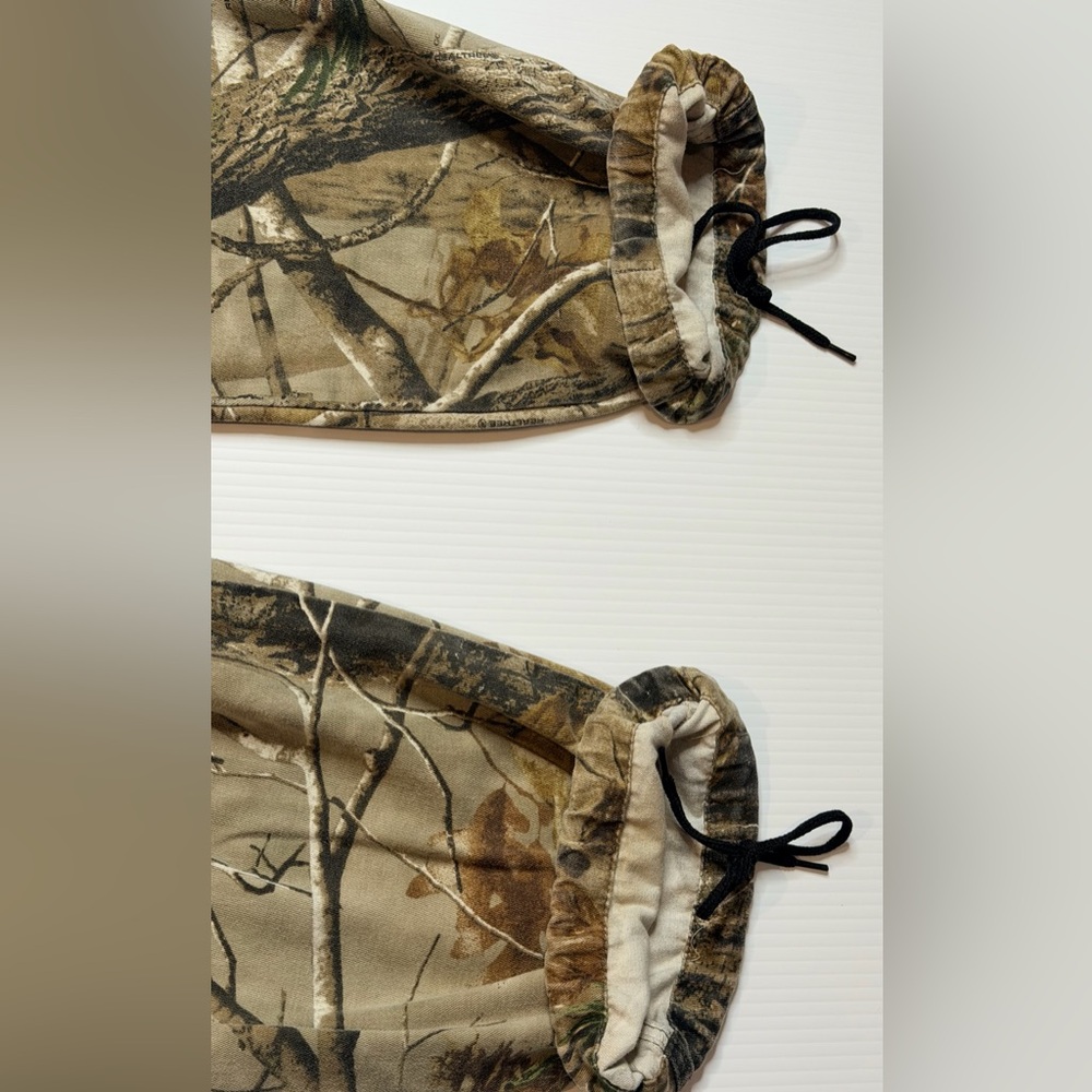 Realtree Camo Cargo Pants with Pink Waistband Detail - Size 6-8 SM - Picture 8 of 14